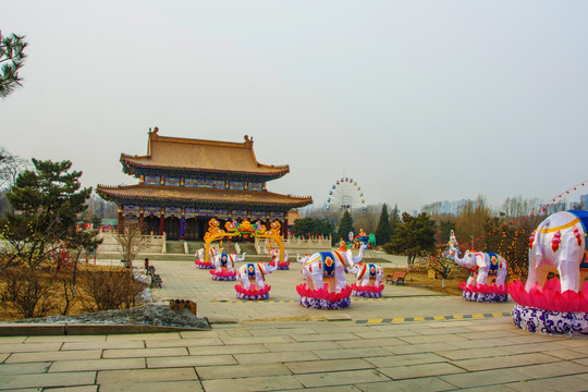 鞍山玉佛寺三洲感应殿与广场