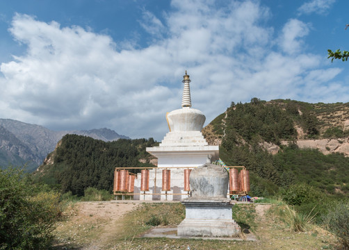 张掖马蹄寺白塔