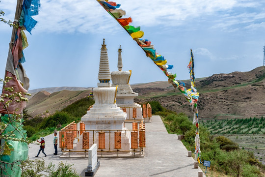 张掖马蹄寺白塔