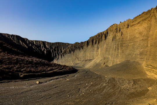 新疆安集海红山大峡谷