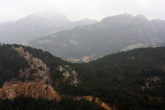 群山峻岭