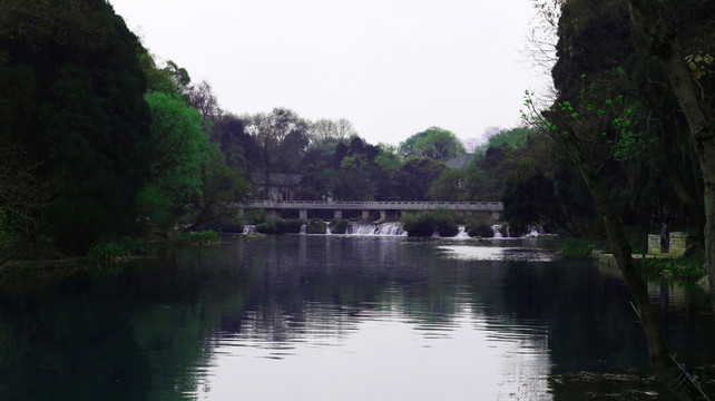 湖面 石桥