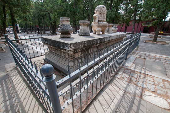 北京明十三陵 定陵石供桌