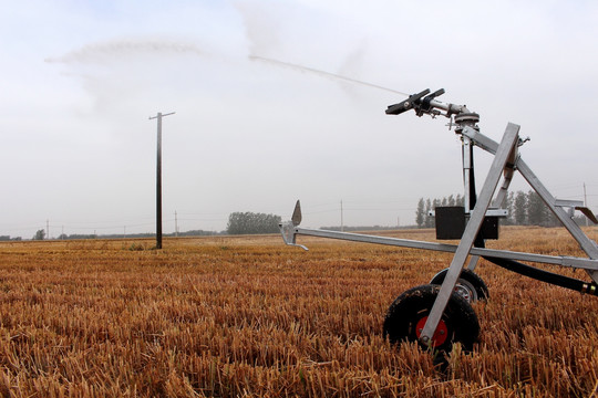 喷灌机 农田灌溉设备 农田灌溉