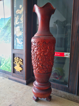 木雕花瓶