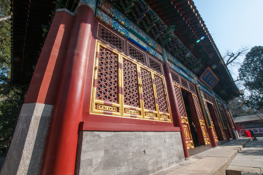北京卧佛寺 三世佛殿