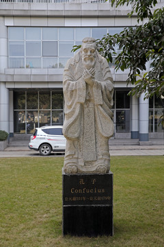 孔子大理石塑像