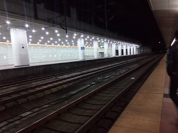 广州东站 站台 夜色