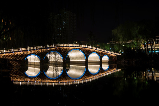 大明湖夜景