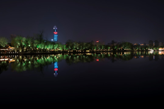 大明湖夜景