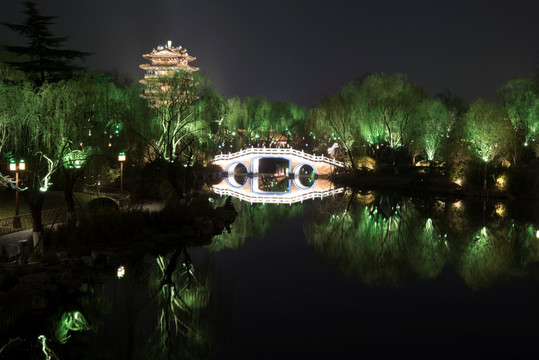 大明湖夜景