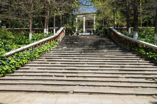 云南大学会泽院的石楼梯