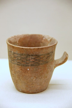 大汶口文化彩陶单耳杯