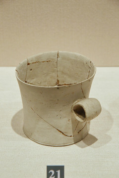 大汶口文化的白陶单耳杯