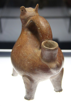 大汶口文化时期的红陶兽形壶