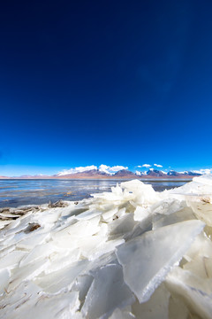 冰雪湖面