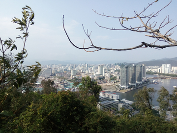 山中远眺城市 三亚城市风光