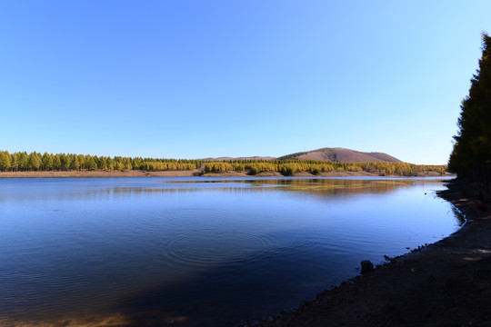 蓝天湖景