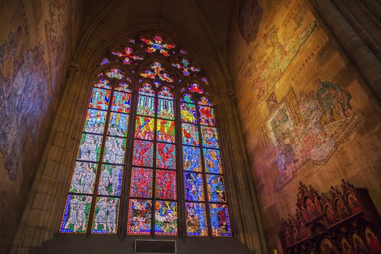 圣维特大教堂的琉璃窗和壁画