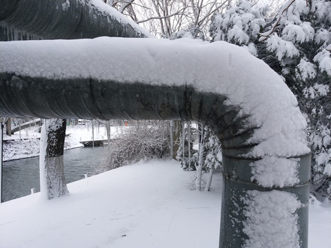 沈阳大雪管道冰挂