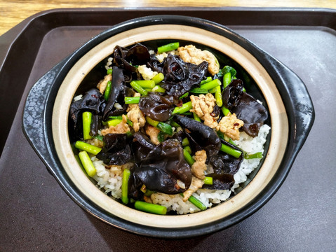 小炒肉煲仔饭