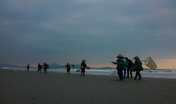 朝霞 海边晨曦 渔民出海