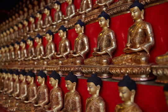 藏族佛祖雕塑群