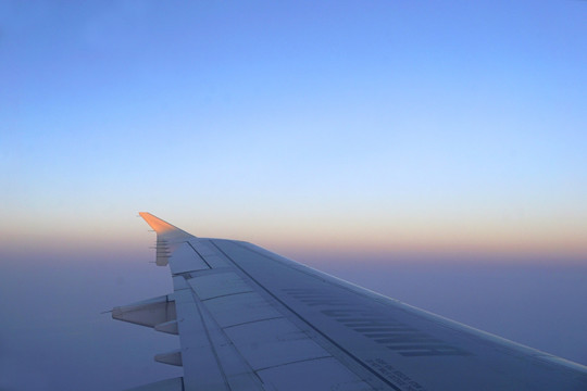 飞机机翼 傍晚天空 晚霞云彩