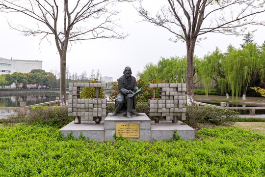 上海大学文人雕塑