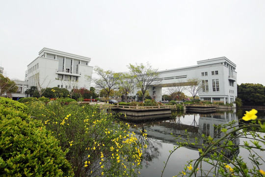 上海大学