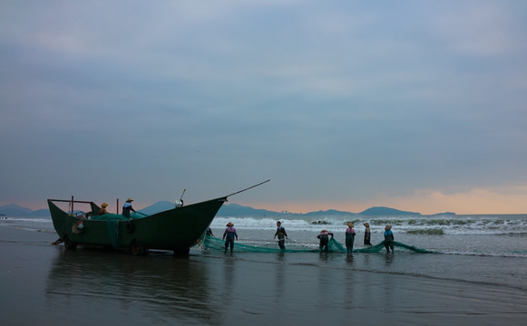 南海捕鱼 海边劳作