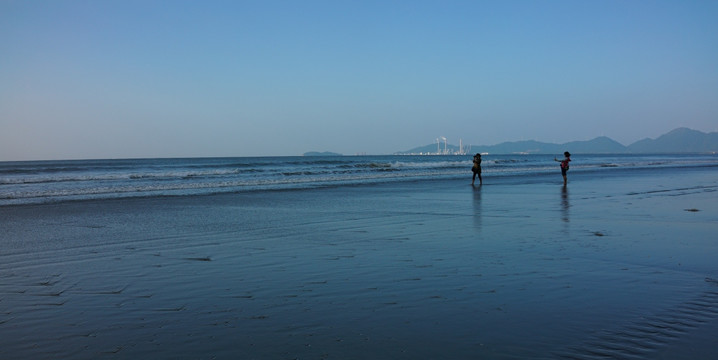 海边晨曦 蓝色调 海边的早晨