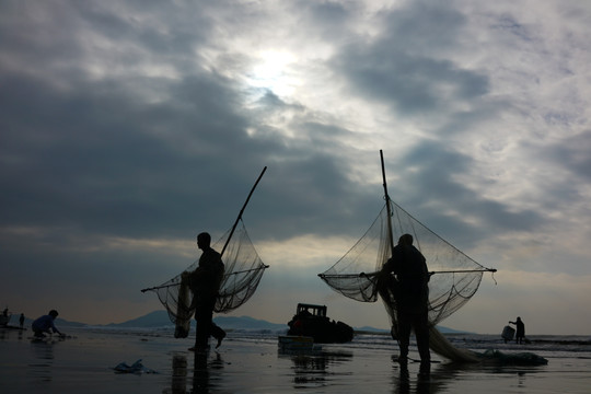 海边劳作 海边渔民