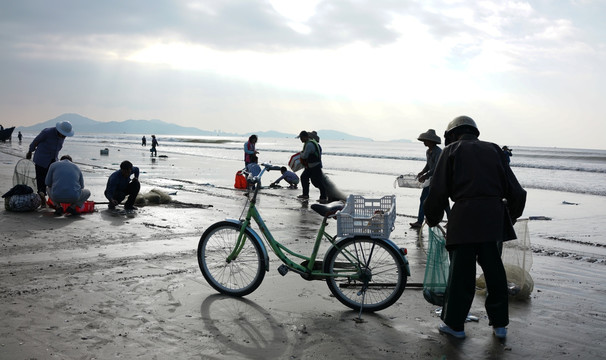 海边劳作 海边渔民