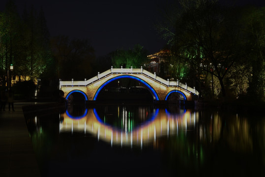 大明湖夜景