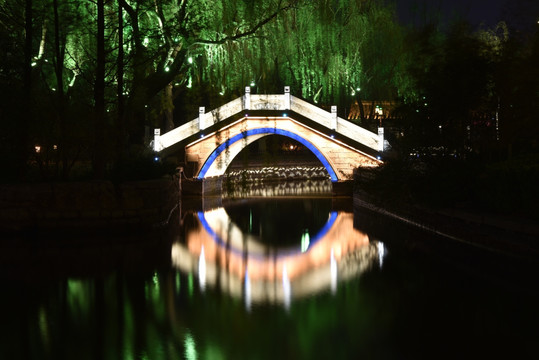 大明湖夜景