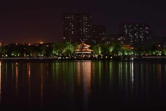 大明湖夜景