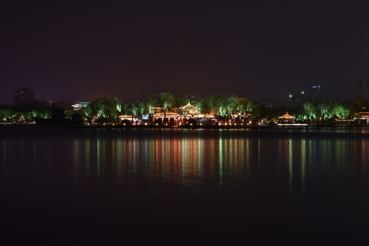 大明湖夜景