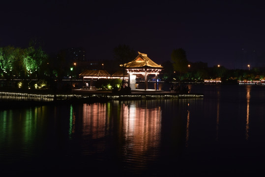 大明湖夜景