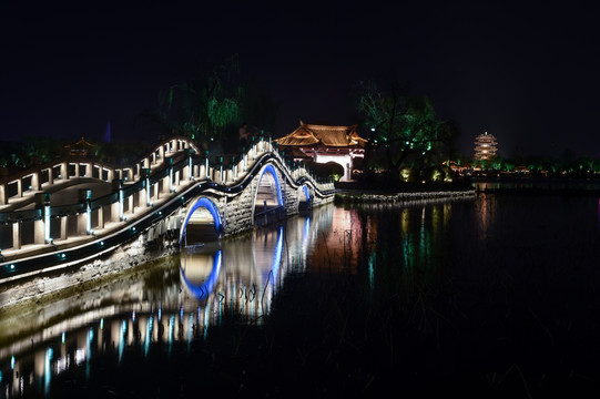 大明湖夜景