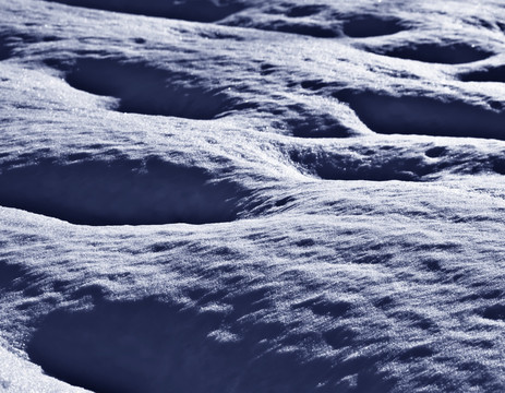 厚厚积雪