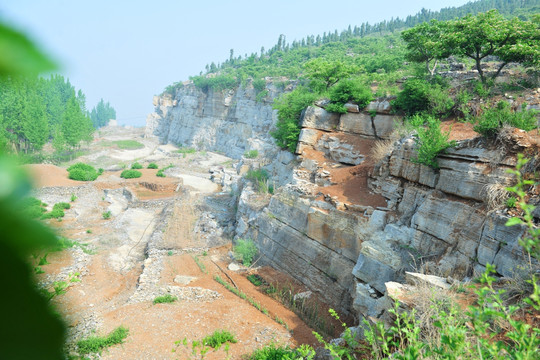 石矿  矿山