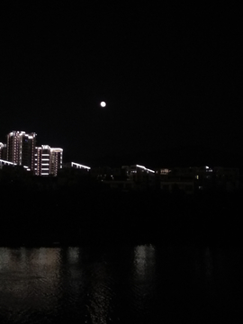 河畔夜色