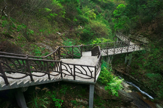 山涧栈道