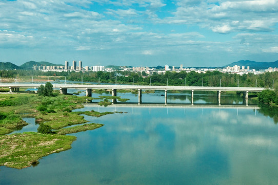 河道上的路桥