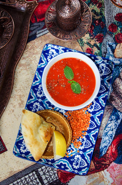 土耳其面包配番茄汤