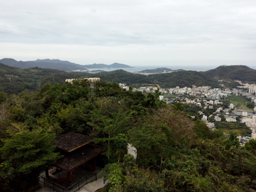 山中远望城市风景