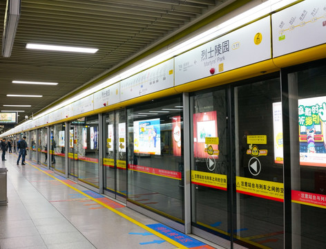广州地铁 地铁内景