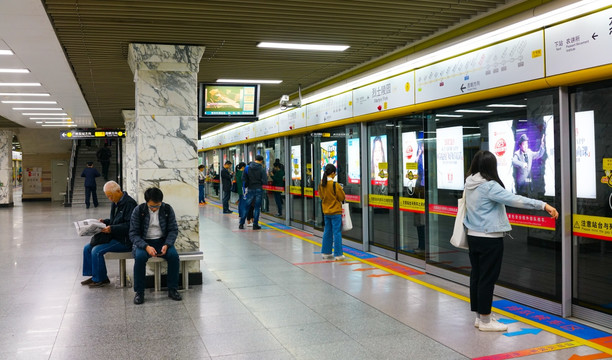 广州地铁 地铁内景