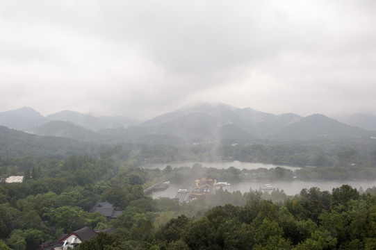 西湖烟雨